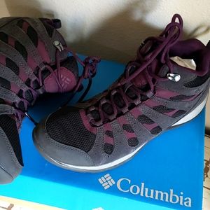 Like-new Columbia 9 Redmond V2 Mid WP